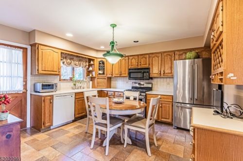 262 Overmount Ave, West Paterson NJ  07424-3284 exterior