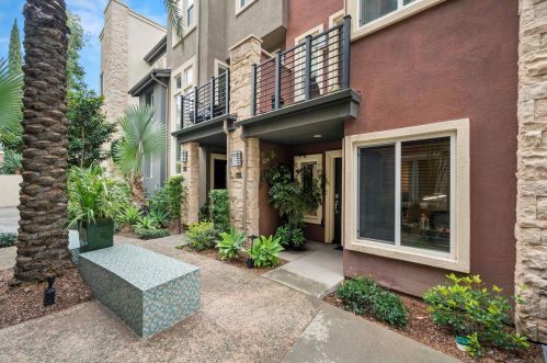 7923 Modern Oasis Dr, San Diego, CA 92108-2622