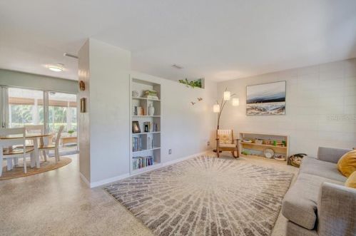 4650 Huntington St, Saint Petersburg, FL 33703-4201