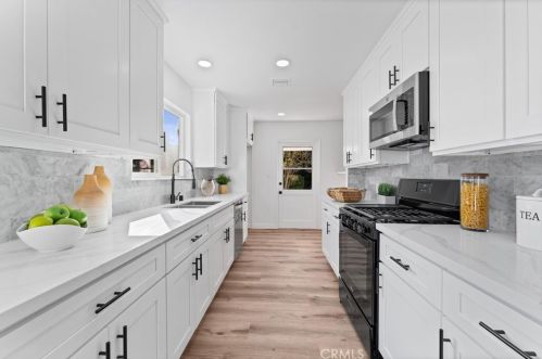 1052 Palmyra Ave, Orange CA  92866-2423 exterior