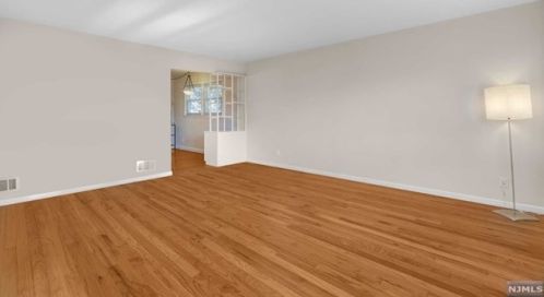 525 Oritani Pl, Teaneck NJ  07666-1637 exterior