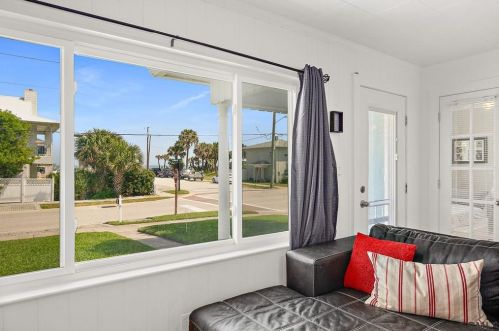 812 Central Ave, Flagler Beach FL  32136-3337 exterior