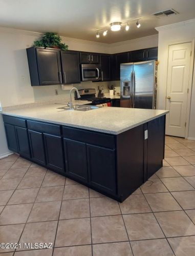 3652 Fighting Falcon Dr, Tucson, AZ 85730-1085