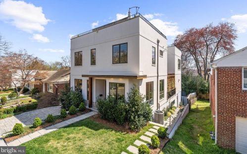 4512 Salem Ln, Washington, DC 20007-1919