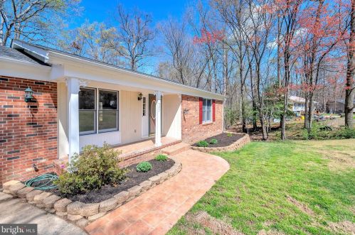 307 Chestnut Ln, Fredericksburg, VA 22408-1936