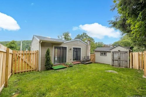 14 Boulder Rdg, Danbury CT  06811-3144 exterior