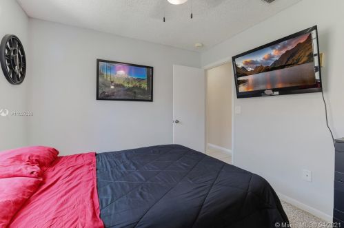 15726 16 Ct, Hollywood FL 33026-0509 exterior