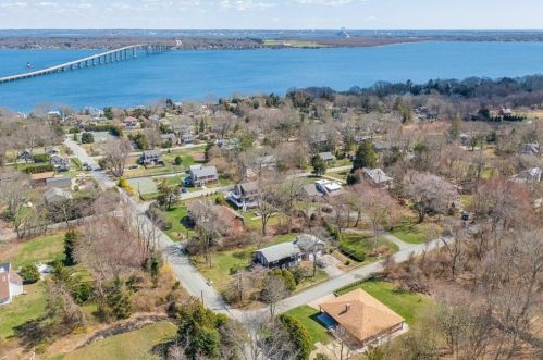 21 Plum Beach Rd, South Kingstown, RI 02874-3225