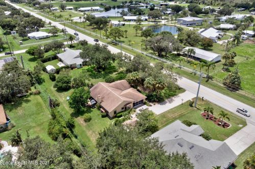 667 Roseland Rd, Sebastian, FL 32958-4447