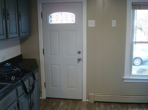 13 Riverview Ave, Groton CT 06340-3513 exterior