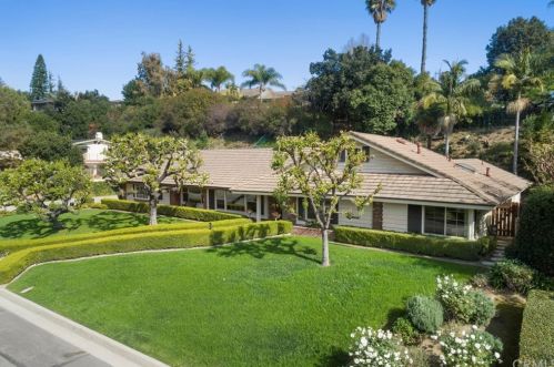 1520 Hollydale Dr, Fullerton, CA 92831-1115