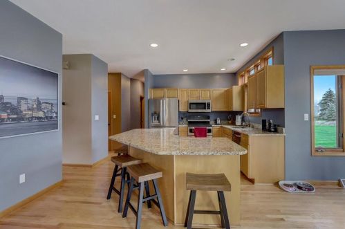 13310 Crestwood Ct, Waukesha, WI 53151-4700