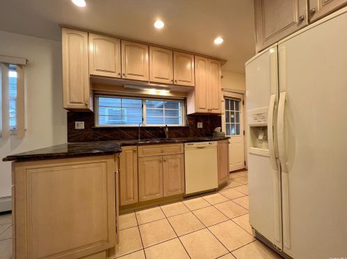 1001 5th Ave, New Hyde Park NY  11040-5532 exterior