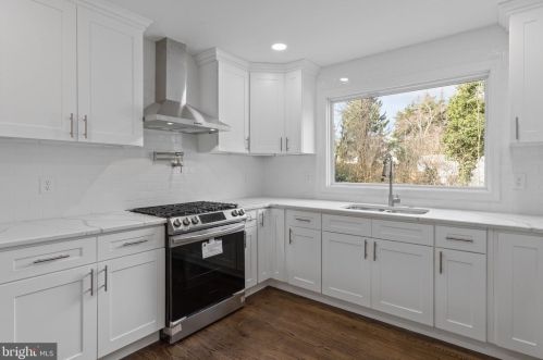 603 Crystal Lake Ave, Tavistock NJ  08033-2711 exterior