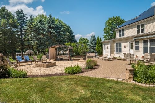 12 Country Meadow Rd, Hackettstown NJ  07840-5205 exterior