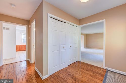 840 Winthrop Dr, Yardley, PA 19067-4317