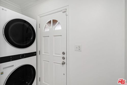 4841 Tyrone Ave, Van Nuys CA 91401-5126 exterior