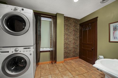 817 County Rd B, Saint Paul MN 55113-4532 exterior