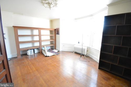 102 Manheim St, Philadelphia, PA 19144-3634