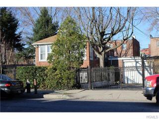 519 Bolton Ave, Bronx, NY 10473-2901