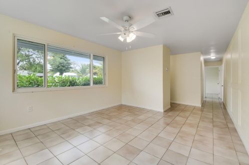 9266 Bloomfield Dr, West Palm Beach, FL 33410-5934
