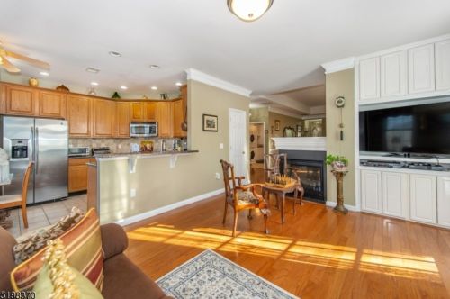 24 Silicon Dr, West Paterson NJ  07424-4225 exterior