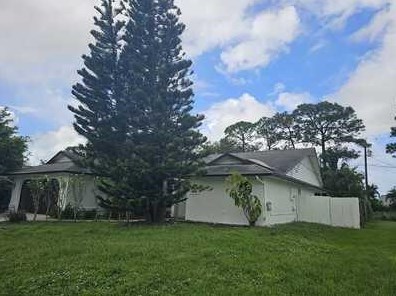 1974 Floresta Dr, Fort Pierce, FL 34983-4620