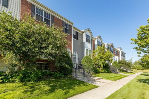 1350 Savanna Dr, Prior Lake, MN 55379-5800