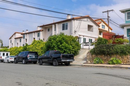 2053 Chatsworth Blvd, San Diego CA 92107-2738 exterior