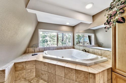 13081 Davos Dr, Truckee CA 96161-6598 exterior