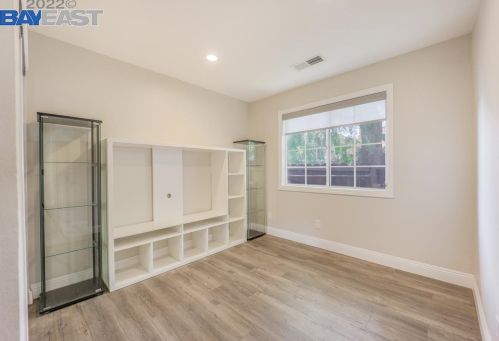 24494 Leona Dr, Hayward CA  94542-1010 exterior