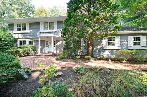 1 Grey Birch Ct, Huntington Station, NY 11746-5312