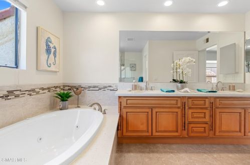 5805 Rainbow Hill Rd, Calabasas CA  91301-4636 exterior