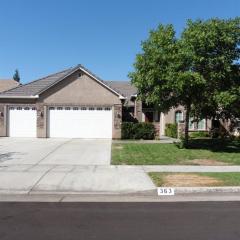 363 Escalon Ave, Clovis, CA 93612-0821