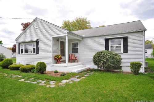 10 Trinity Ln, Windsor Locks, CT 06096-1638