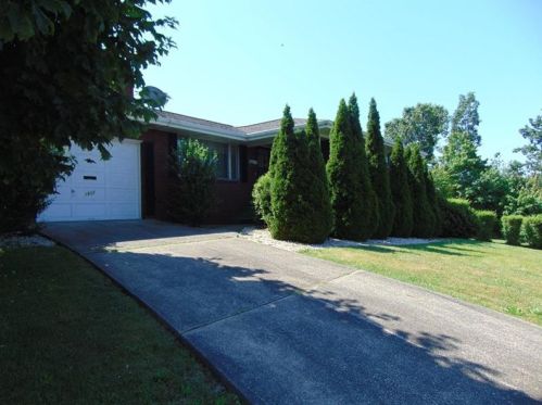 1801 Pittsburgh St, South Connellsville, PA 15425-5222