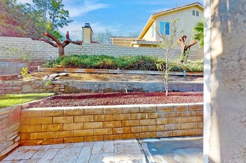 28361 Falcon Crest Dr, Santa Clarita, CA 91351-5016