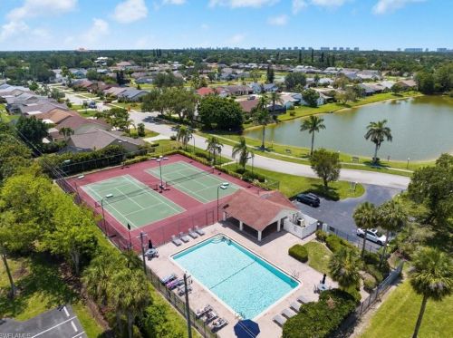 10461 Regent Cir, Naples FL  34109-1571 exterior