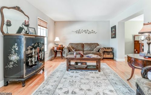29 Yuma Ln, Skyline Lakes, NJ 07456-1225