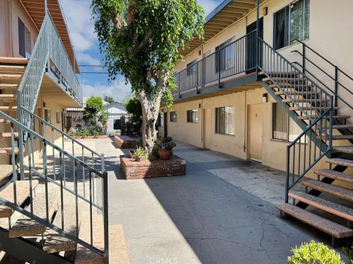 477 South St, Long Beach, CA 90805-4637