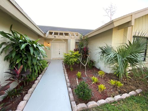 12410 Sawgrass Ct, West Palm Beach, FL 33414-4823