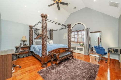 250 Bixley Heath, Lynbrook NY  11563-3138 exterior