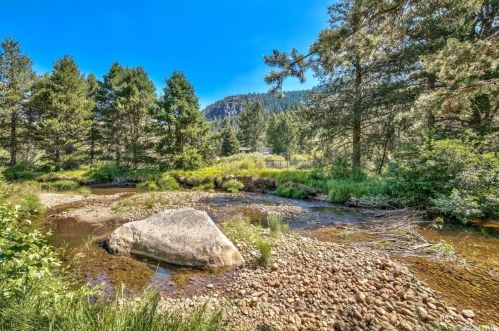 3667 Upper Truckee Rd, South Lake Tahoe, CA 96150-4110