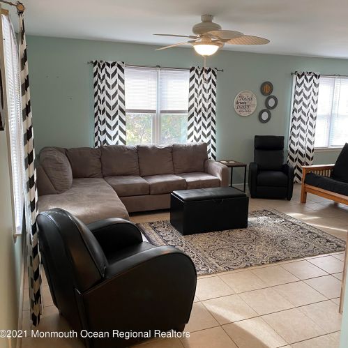 207 Hancock Ave, Pelican Island, NJ 08751-2027
