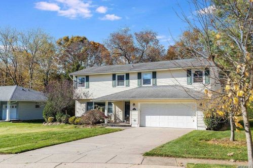 2 Holly Ln, Muttontown, NY 11753-1811