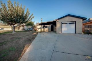 426 Petunia St, Bakersfield, CA 93306-6330