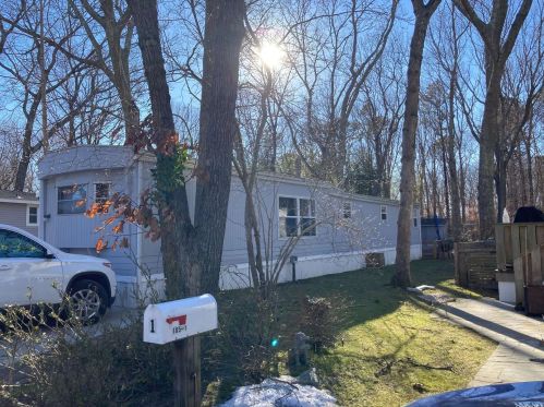 105 Oakview Hwy, East Hampton, NY 11937-2315