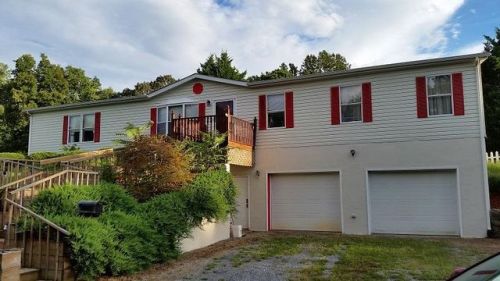 1436 Huntington Dr, Bedford, VA 24523-5715