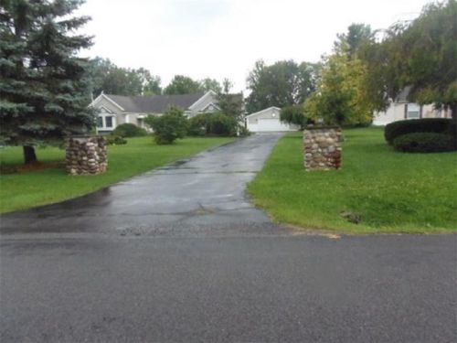 11 Maclaren Dr, Dundee, NY 14837-9701