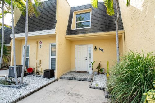 525 1st Ct, Boynton Beach FL  33435-4804 exterior